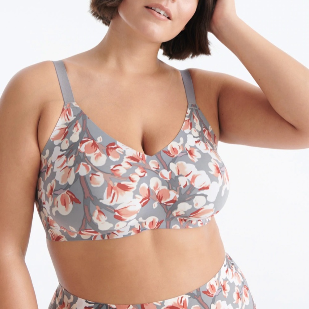 KNIX Padded V Thin Strap Bra, size 6 *limited edition colour Winter Gardenia*